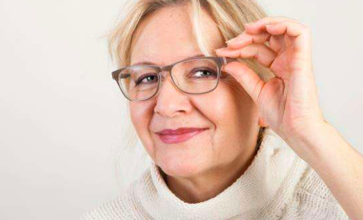 中老年人佩戴眼镜必须要知道的常识性问题