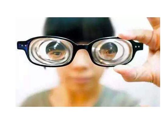 近视眼患者佩戴眼镜时应该注意的细节问题